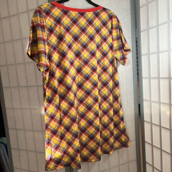 NWT LuLaRoe Christy V-neck tee - Picture 5 of 5